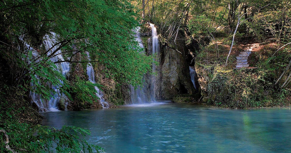 Λίμνη Σκρα - Ένας Παραμυθένιος Προορισμός στην Καρδιά της Ελληνικής Φύσης